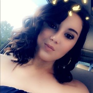 Meet your Posher, Alexia